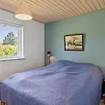 Pet Friendly In With Kitchen
