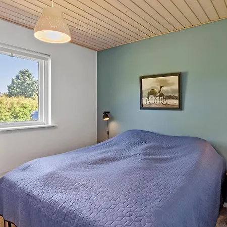 Pet Friendly In With Kitchen