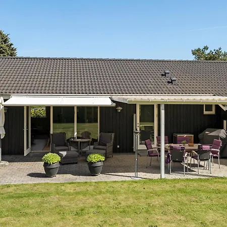 Pet Friendly In With Kitchen Holiday home *
