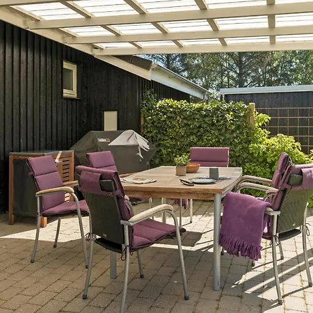 Pet Friendly In With Kitchen Farso