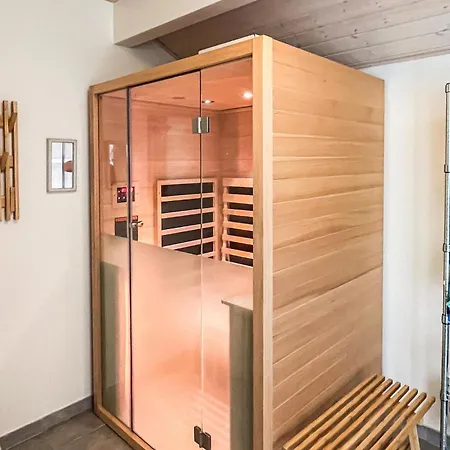 Pet Friendly In With Kitchen *