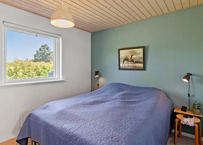 Pet Friendly In With Kitchen